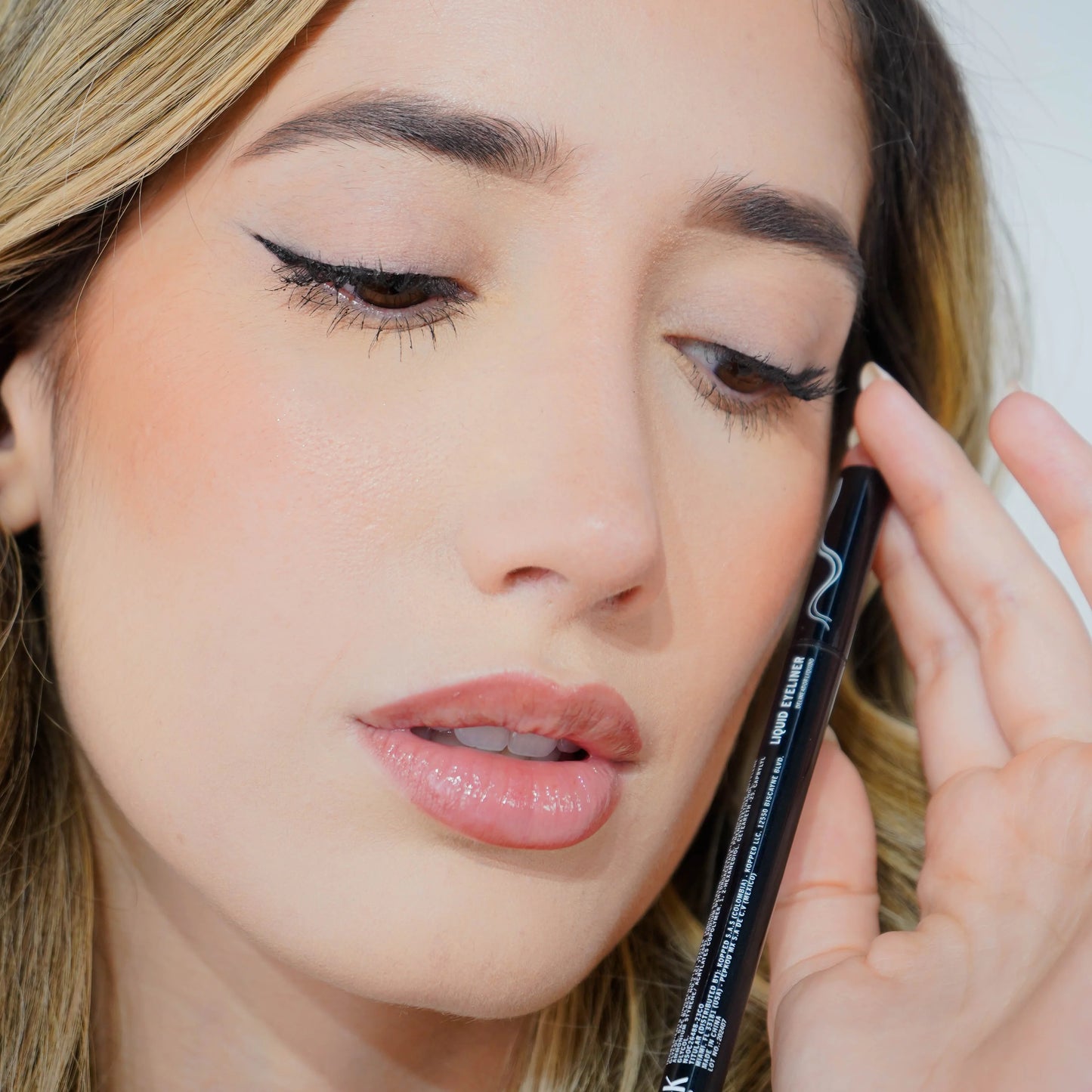 ANI-K DELINEADOR WITH EXPRESION NEGRO 24 HORAS